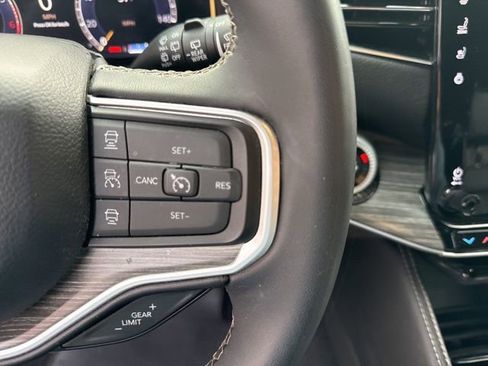 Used 2023 Jeep Wagoneer L Series II image 21