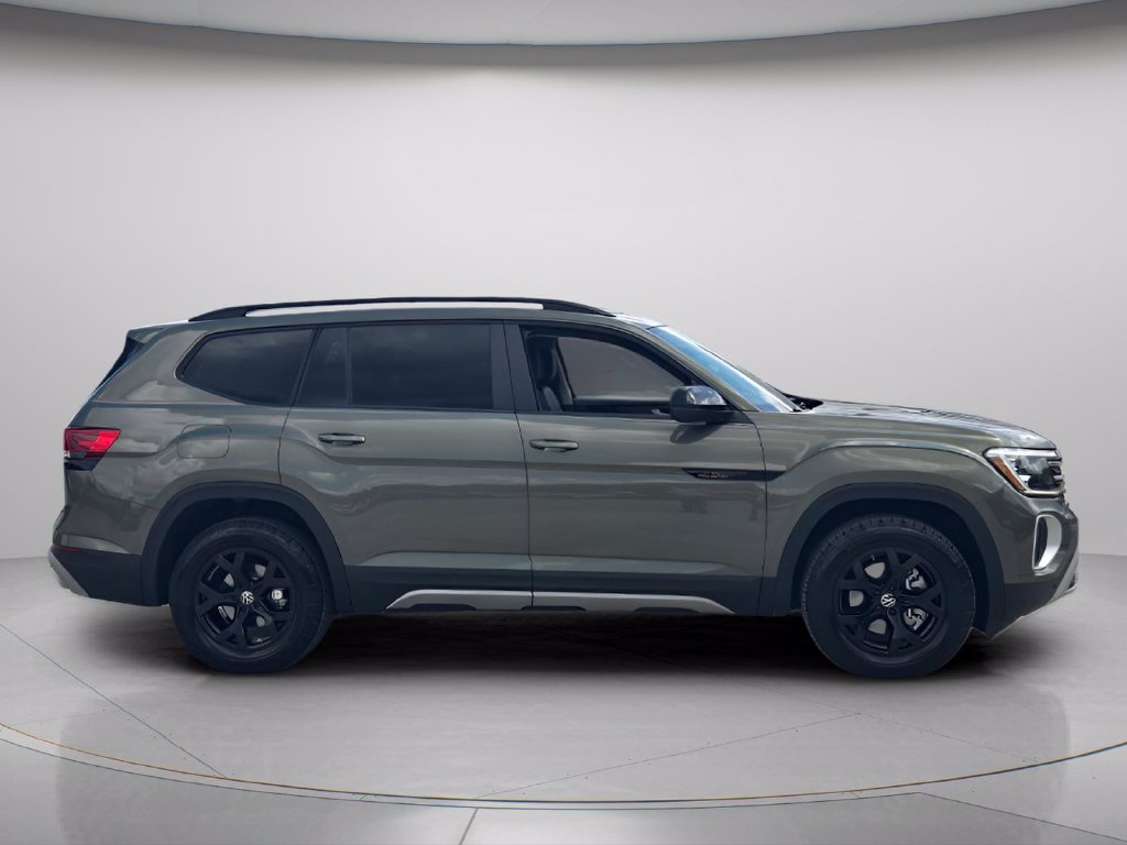Certified 2025 Volkswagen Atlas Peak Edition SE AWD/4WD image 7