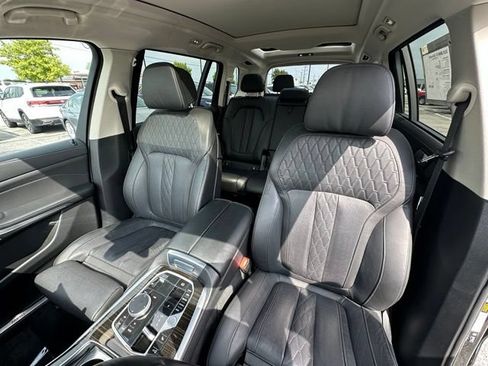 Used 2025 BMW X7 xDrive40i AWD/4WD image 31