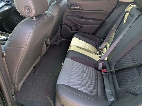 Used 2025 Chevrolet Trax LT FWD image 24