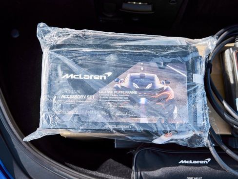 Used 2025 McLaren Artura Spider RWD image 25