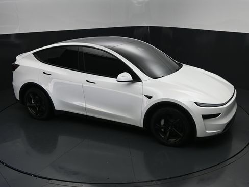 Used 2026 Tesla Model Y AWD image 31