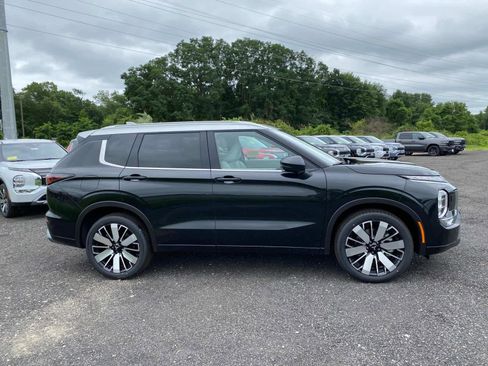 New 2025 Mitsubishi Outlander AWD image 2