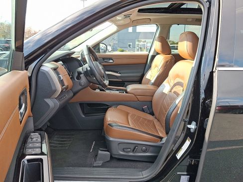 Certified 2023 Nissan Pathfinder Platinum w/ Cargo Package image 17