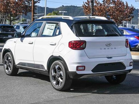 New 2026 Hyundai Venue SEL image 7