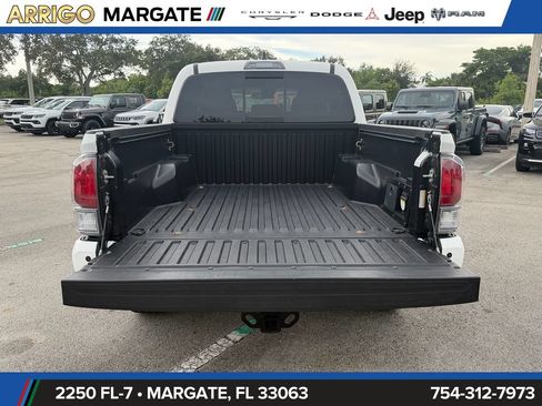 Used 2022 Toyota Tacoma TRD Off-Road w/ Technology Package RWD image 14