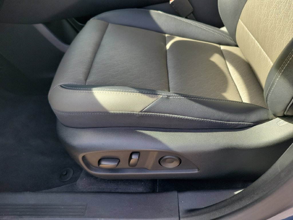Used 2025 Chevrolet Equinox LT w/ Convenience Package II FWD image 19