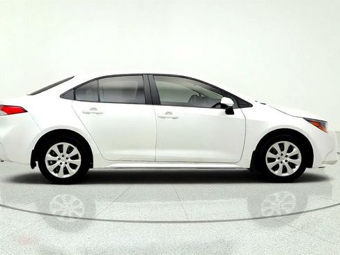 Used 2025 Toyota Corolla LE FWD image 4
