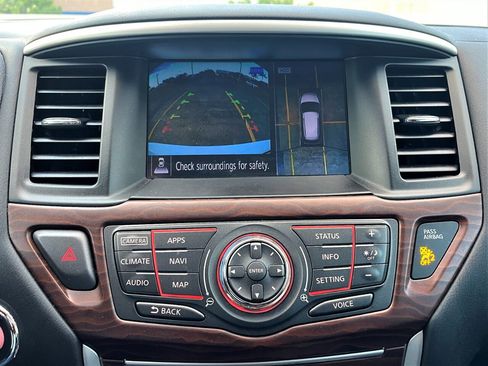 Used 2017 Nissan Pathfinder Platinum image 19