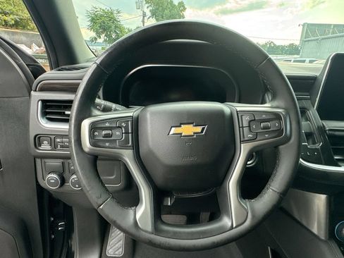 Used 2024 Chevrolet Suburban LT RWD image 16