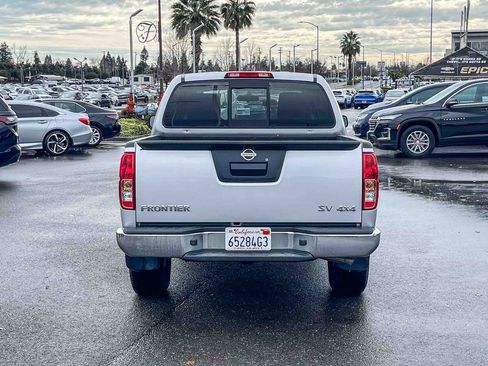 Used 2021 Nissan Frontier SV image 3