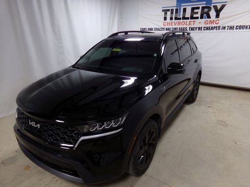 Used 2023 Kia Sorento S w/ Panoramic Sunroof Package image 3