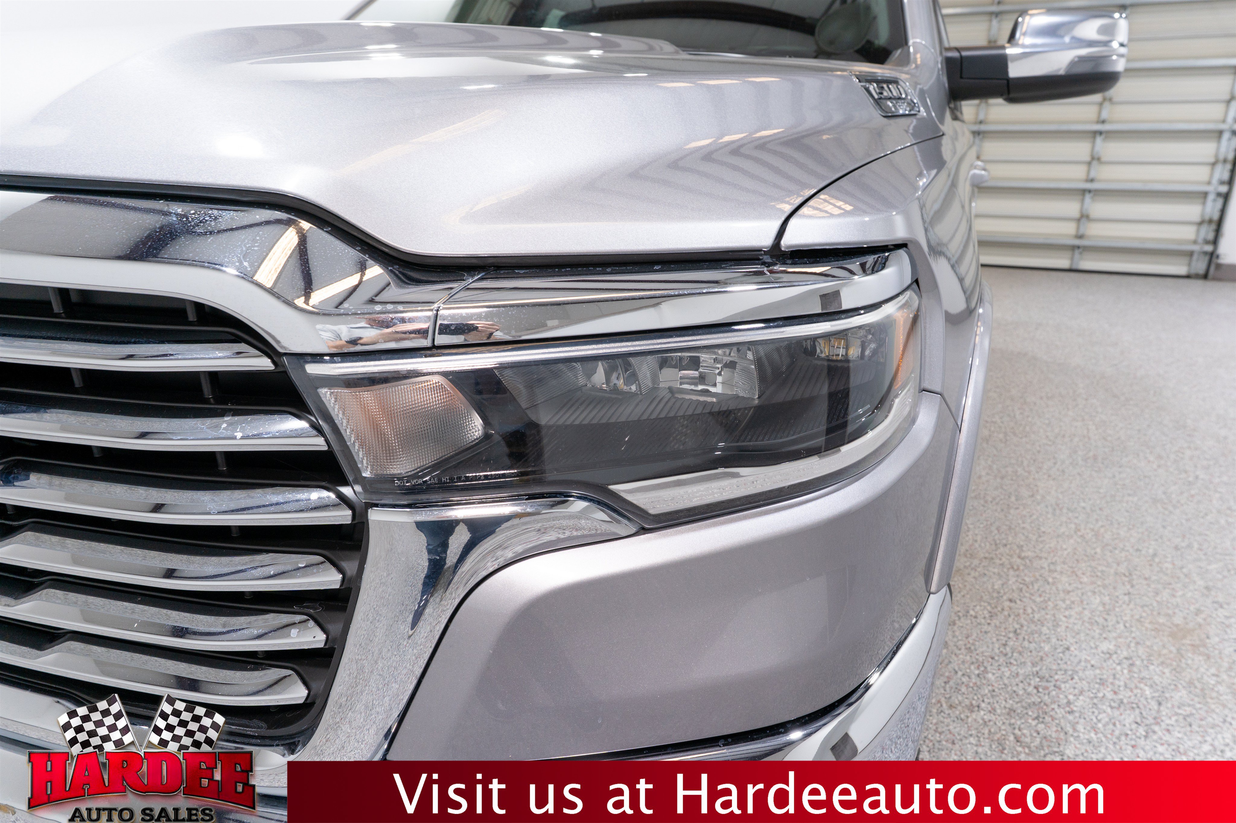 Used 2025 RAM 1500 Laramie AWD/4WD image 8