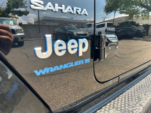 Used 2023 Jeep Wrangler Unlimited Sahara w/ Cold Weather Group AWD/4WD image 23