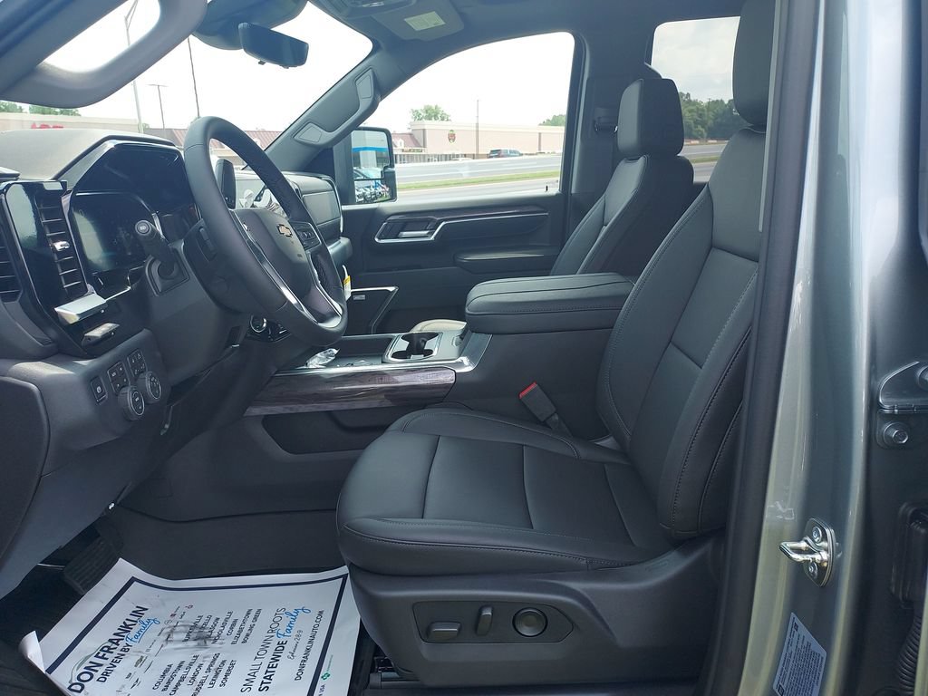New 2026 Chevrolet Silverado 3500 LTZ w/ LTZ Premium Package AWD/4WD image 13