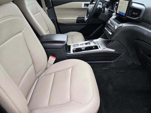 Used 2020 Ford Explorer XLT w/ Equipment Group 202A RWD image 10