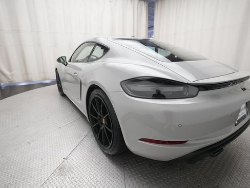 Certified 2025 Porsche 718 Cayman GTS RWD image 7