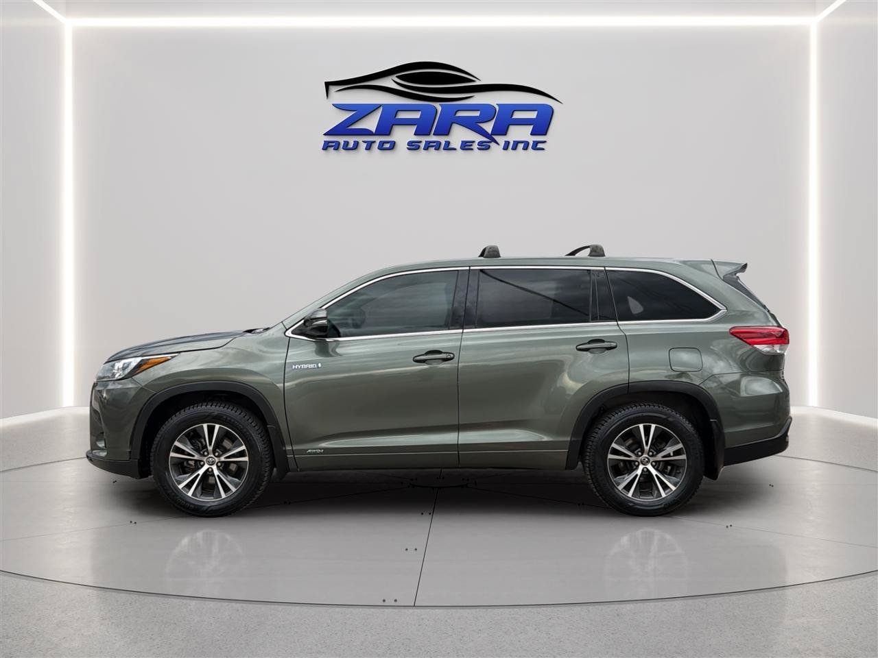 Used 2017 Toyota Highlander LE AWD/4WD image 4