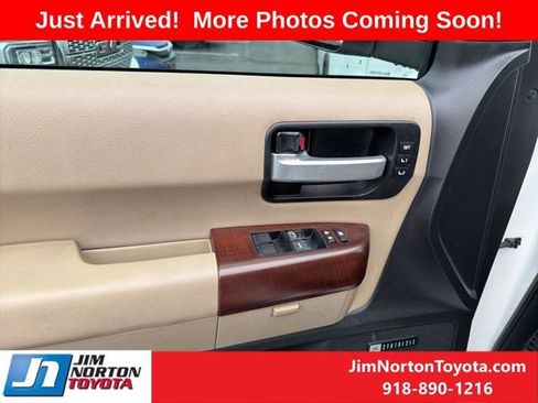 Used 2016 Toyota Sequoia Platinum image 10