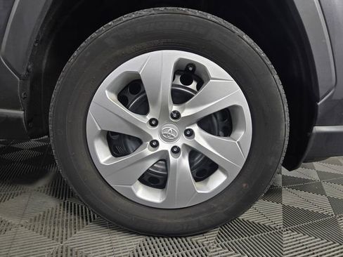 Used 2022 Toyota RAV4 LE image 11