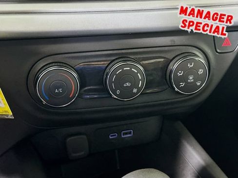 Used 2025 Chevrolet Trax LS FWD image 17