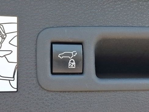 Used 2024 Toyota Sienna XLE image 29