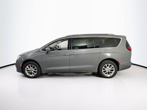 Used 2021 Chrysler Pacifica Touring-L image 8