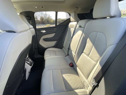 Used 2023 Volvo XC40 B5 Ultimate w/ Protection Package Premier image 12