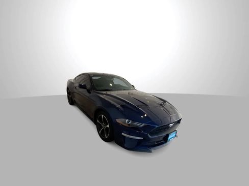 Used 2019 Ford Mustang Coupe image 2
