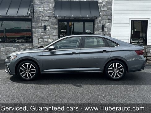 Used 2026 Volkswagen Jetta SE FWD image 4