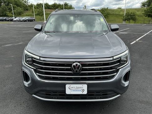 Used 2025 Volkswagen Atlas SE AWD/4WD image 11