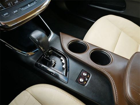 Used 2013 Toyota Avalon XLE image 17