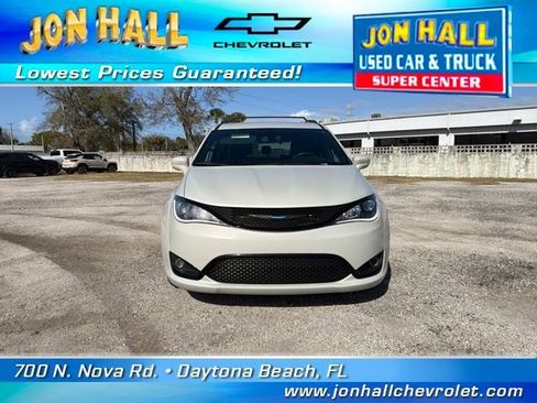 Used 2020 Chrysler Pacifica Touring-L w/ S Appearance Package image 17