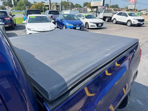 Used 2023 Toyota Tacoma SR5 AWD/4WD image 16