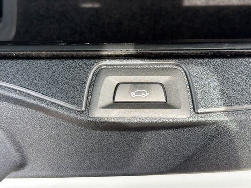 Used 2025 BMW X5 xDrive40i w/ Climate Comfort Package image 46