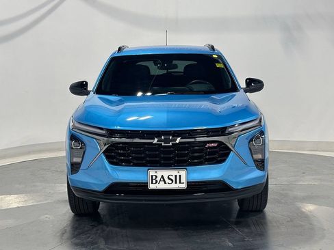 Used 2025 Chevrolet Trax RS FWD image 9
