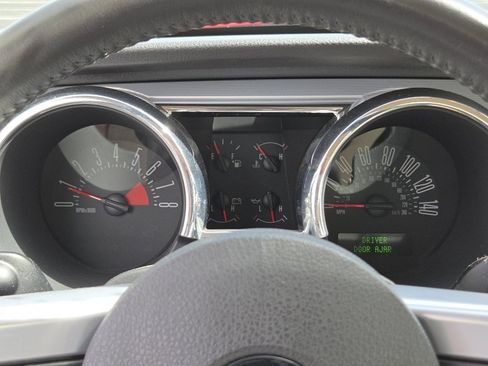 Used 2005 Ford Mustang GT RWD image 28