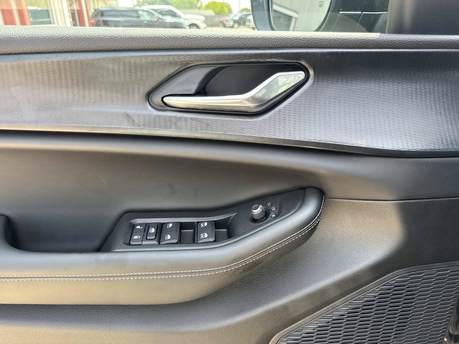 Used 2025 Jeep Grand Cherokee Laredo RWD image 19