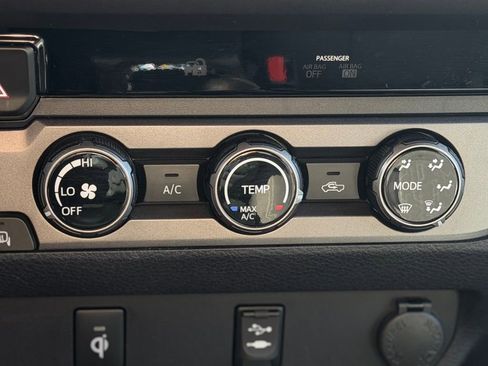 Used 2017 Toyota Tacoma TRD Off-Road w/ Tow Package image 11