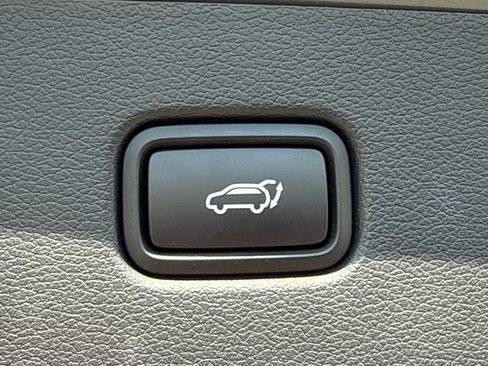 Used 2025 Hyundai Palisade SEL FWD image 19