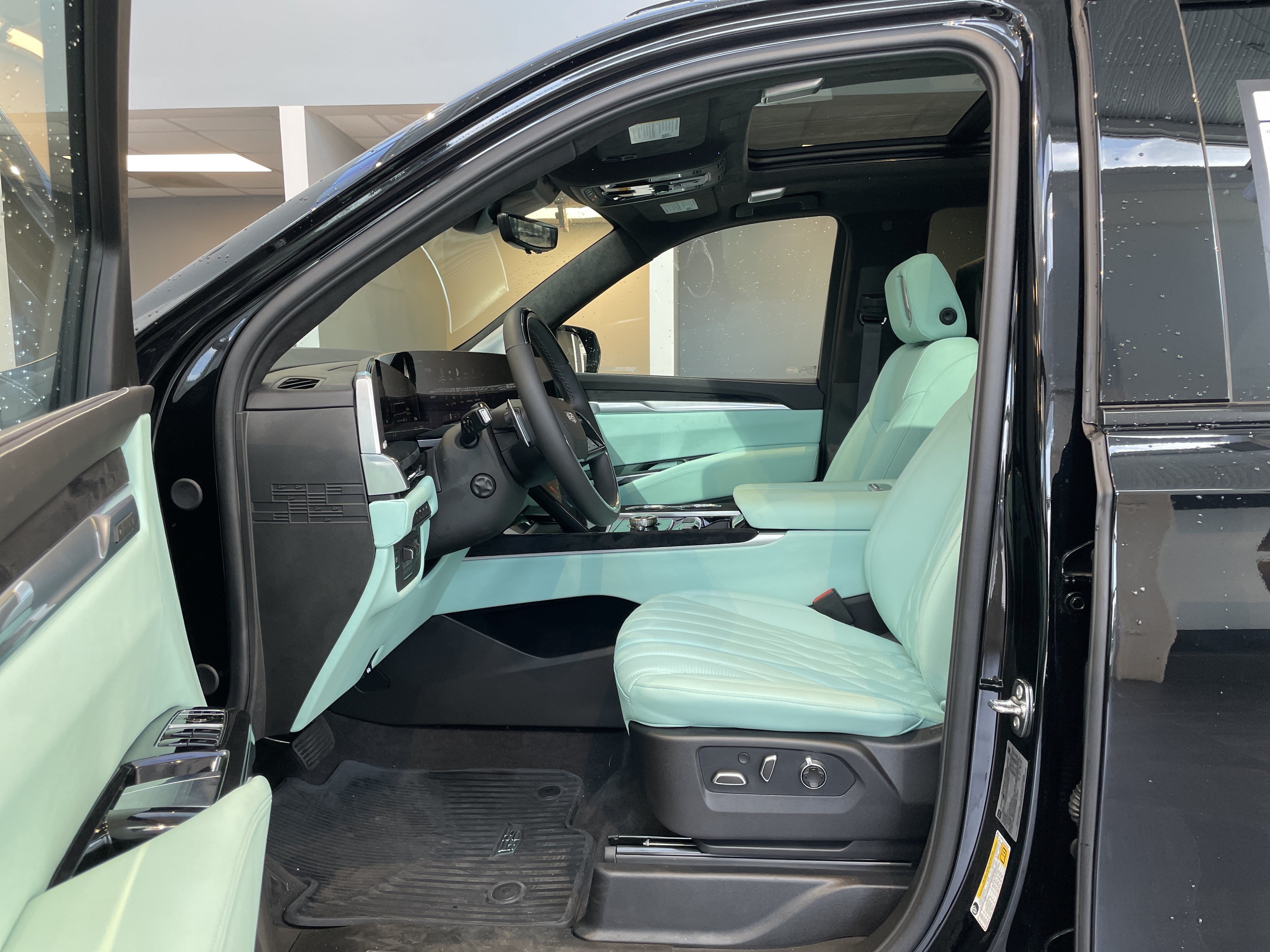 Used 2026 Cadillac Escalade Platinum Sport w/ LPO, ONYX Package AWD/4WD image 19