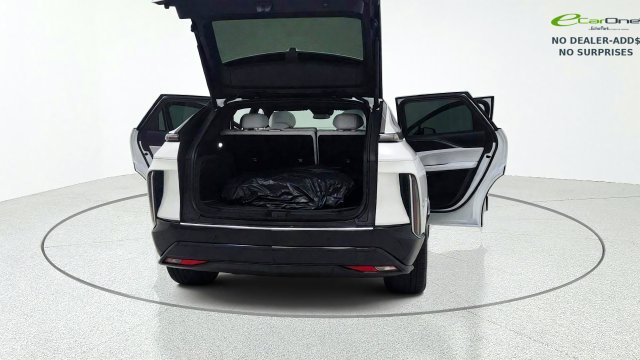 Used 2025 Cadillac Lyriq Luxury w/ LPO, Floor Liner Package RWD image 17
