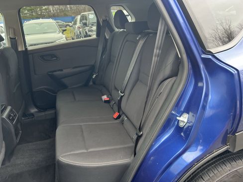 Used 2023 Nissan Rogue S image 22