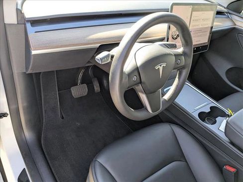 Used 2024 Tesla Model Y Long Range image 10