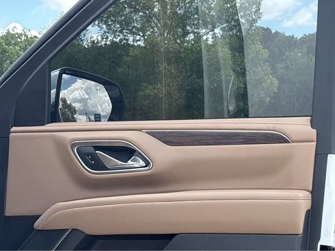 Used 2023 Chevrolet Tahoe Premier w/ Advanced Technology Package RWD image 7