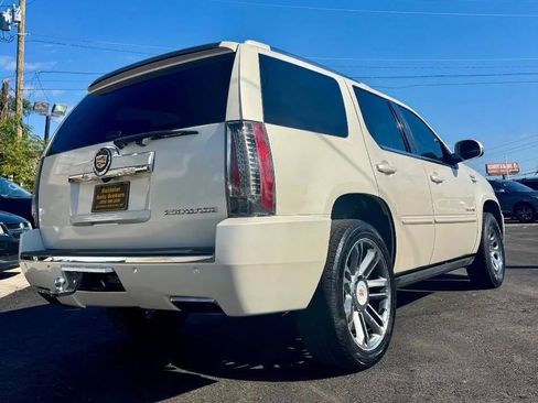 Used 2013 Cadillac Escalade Premium image 2