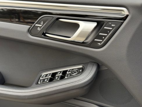 Used 2025 Porsche Macan image 27
