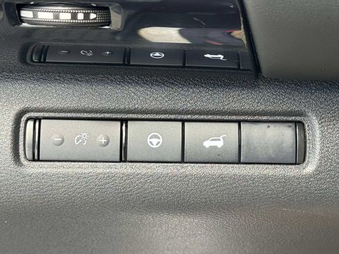 Used 2025 Nissan Pathfinder SV AWD/4WD image 19
