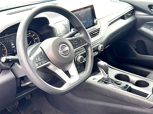 Used 2025 Nissan Altima 2.5 SV FWD image 12