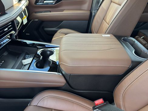 New 2026 Chevrolet Suburban High Country image 16